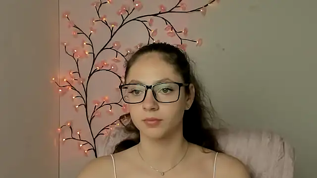 KissMeJulia online show from 06-26-26, 05:24