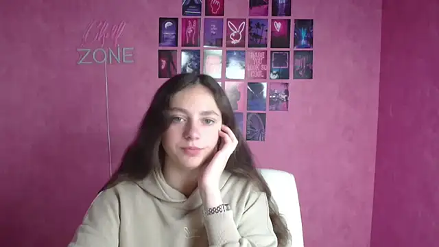 KissMeJulia online show from 05-15-26, 05:27
