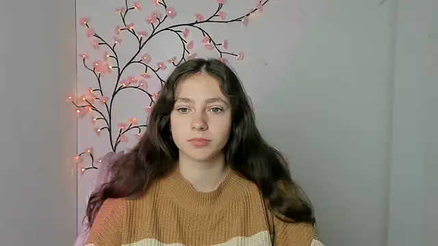 KissMeJulia online show from 05-17-26, 05:18