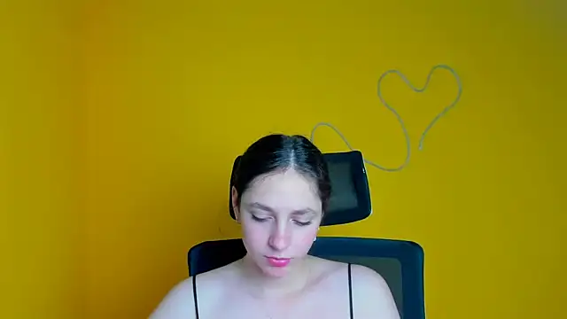 KissMeJulia online show from 05-19-26, 11:06