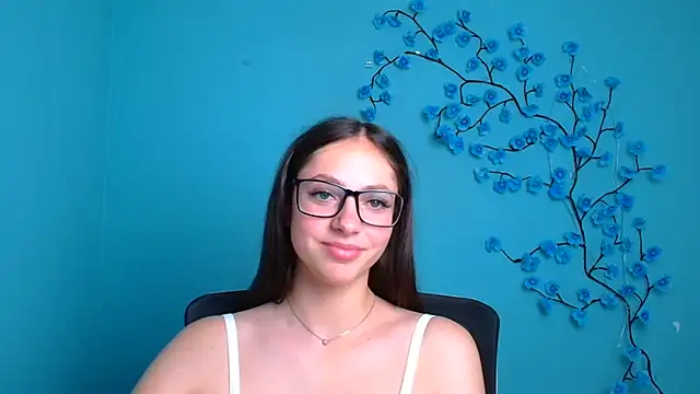 KissMeJulia online show from 06-19-26, 11:27