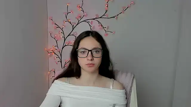 KissMeJulia online show from 05-04-26, 05:33