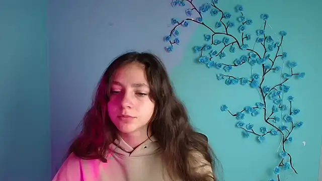 KissMeJulia online show from 05-20-26, 05:37