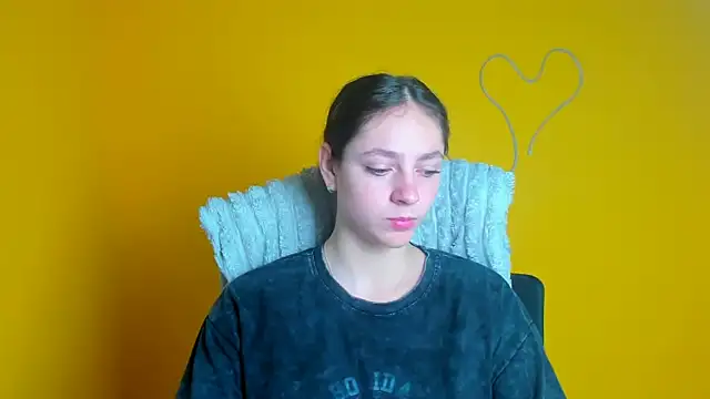 KissMeJulia online show from 05-21-26, 05:38
