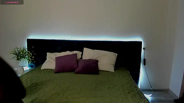 Snapshot of Adele_Lanea chatting on 05-28-26, 01:02 Adele Lanea online show from 05-28-26, 01:02