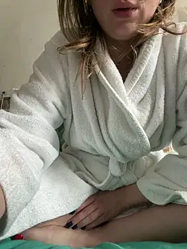 Frenchgirl45 online show from 03-07-26, 11:27