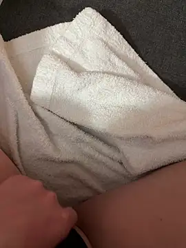 Frenchgirl45 online show from 04-04-26, 10:49