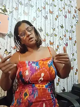 indianstrawberrylips4u online show from 06-14-26, 04:19