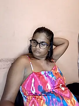 indianstrawberrylips4u online show from 04-11-26, 09:18