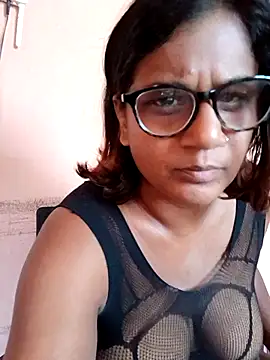 indianstrawberrylips4u online show from 04-20-26, 05:54