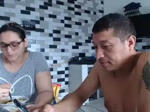 Snapshot of pareja_latina2214 chatting on 02-19-26, 02:14 pareja latina2214 online show from 02-19-26, 02:14