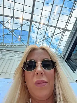 Snapshot of LisaMurr chatting on 05-05-26, 12:19 LisaMurr online show from 05-05-26, 12:19