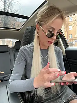 LisaMurr online show from 04-06-26, 10:38