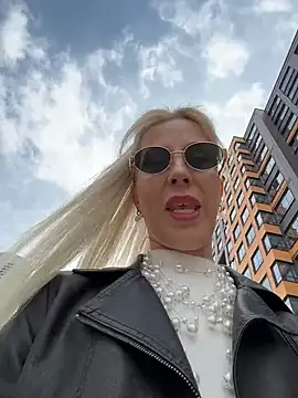 LisaMurr online show from 04-14-26, 10:42