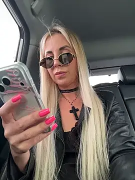 Snapshot of LisaMurr chatting on 04-24-26, 09:11 LisaMurr online show from 04-24-26, 09:11