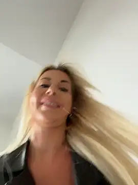 Snapshot of LisaMurr chatting on 05-27-26, 11:50 LisaMurr online show from 05-27-26, 11:50