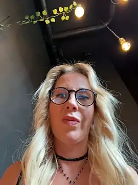 LisaMurr online show from 07-06-26, 02:24
