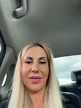 Snapshot of LisaMurr chatting on 04-23-26, 10:11 LisaMurr online show from 04-23-26, 10:11