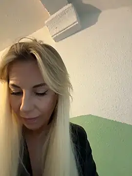 Snapshot of LisaMurr chatting on 05-29-26, 10:21 LisaMurr online show from 05-29-26, 10:21