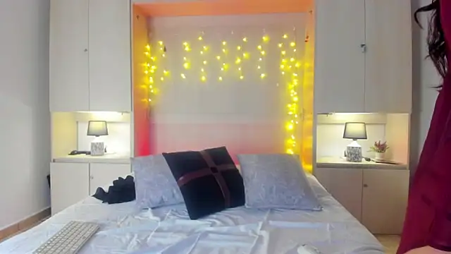 ElaRey  online show from 03-24-26, 12:05