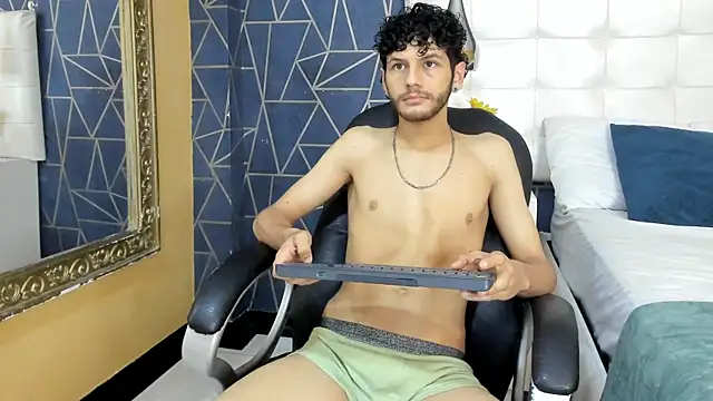 Snapshot of LuckySammer chatting on 03-03-26, 12:01 LuckySammer online show from 03-03-26, 12:01