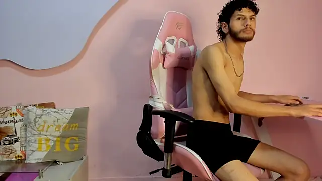 Snapshot of LuckySammer chatting on 02-20-26, 11:56 LuckySammer online show from 02-20-26, 11:56