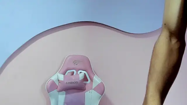 Snapshot of LuckySammer chatting on 02-19-26, 02:47 LuckySammer online show from 02-19-26, 02:47