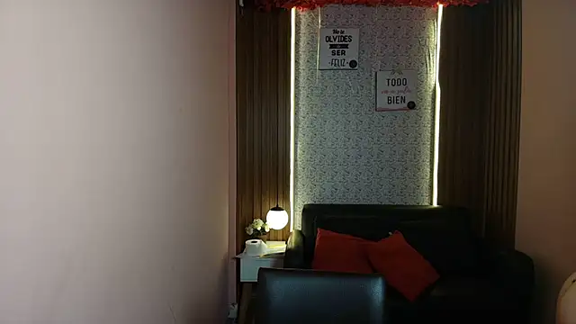 Snapshot of MoriahStorm chatting on 07-10-26, 01:00 MoriahStorm online show from 07-10-26, 01:00