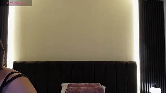 Snapshot of MoriahStorm chatting on 04-21-26, 12:34 MoriahStorm online show from 04-21-26, 12:34