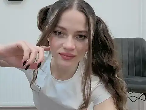 Avelinehowo uwu online show from 03-30-26, 05:47