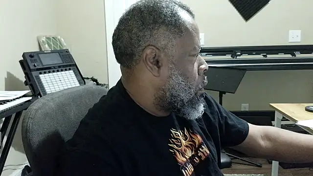 Cleozevo1961 online show from 06-26-26, 10:54