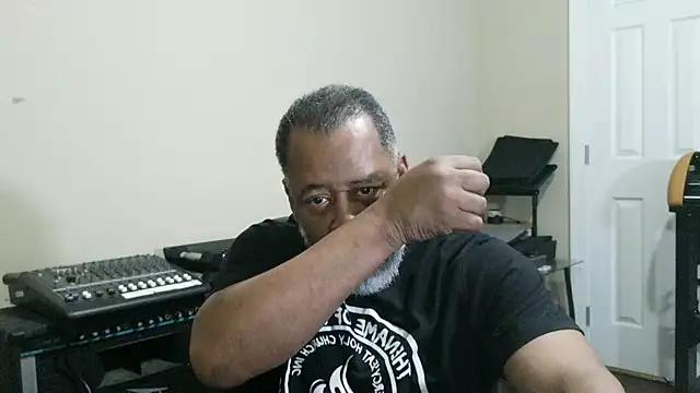 Cleozevo1961 online show from 04-18-26, 01:24