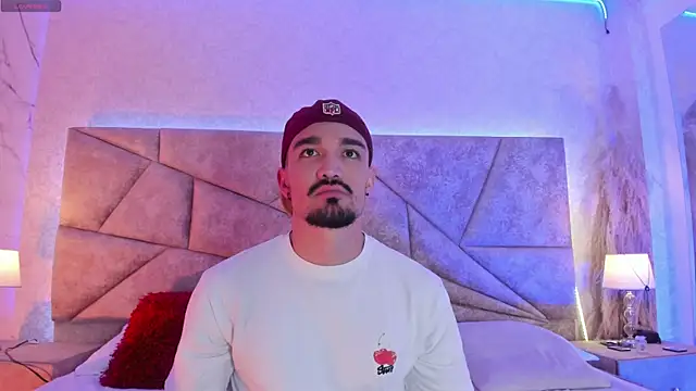 Snapshot of SavageCross1 chatting on 02-21-26, 08:00 SavageCross1 online show from 02-21-26, 08:00