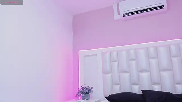 Liia Collins online show from 04-11-26, 05:16