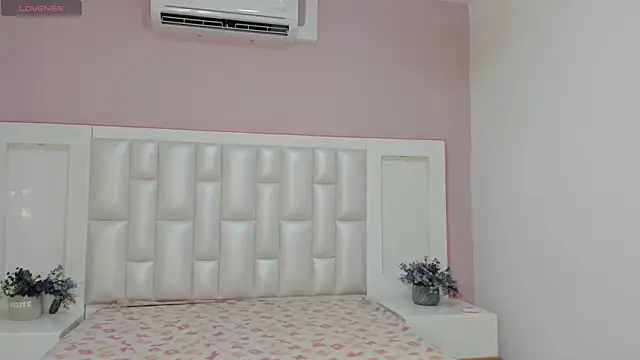 Liia Collins online show from 04-09-26, 05:41