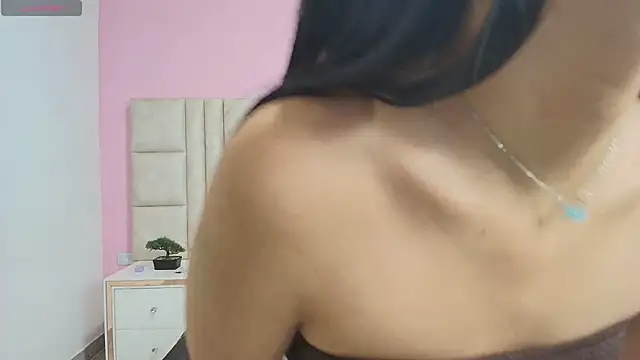 Liia Collins online show from 05-22-26, 02:26