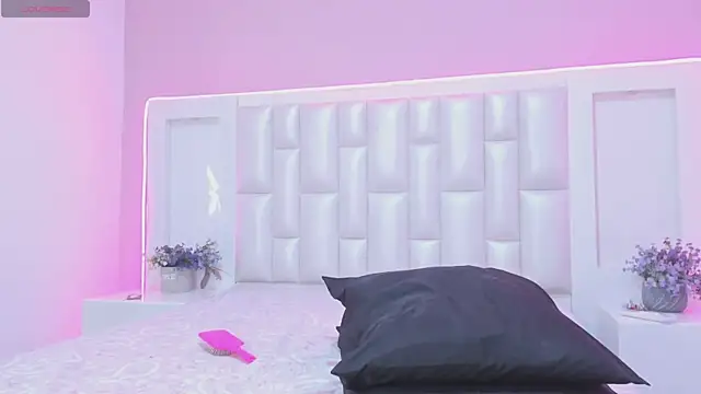 Liia Collins online show from 03-19-26, 06:08