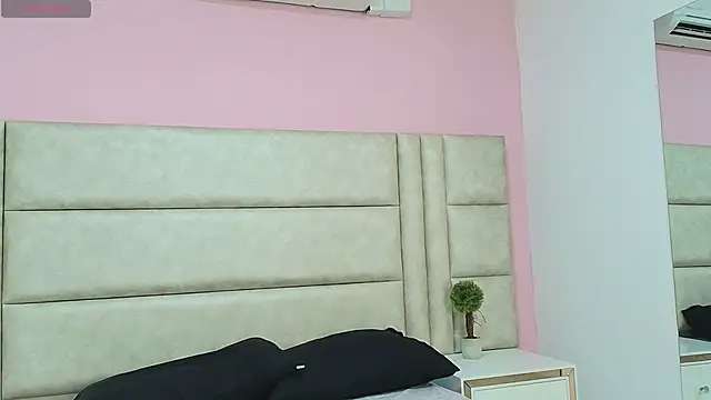 Liia Collins online show from 05-25-26, 05:11