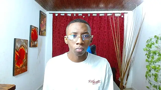Snapshot of milo018 chatting on 05-05-26, 02:09 milo018 online show from 05-05-26, 02:09