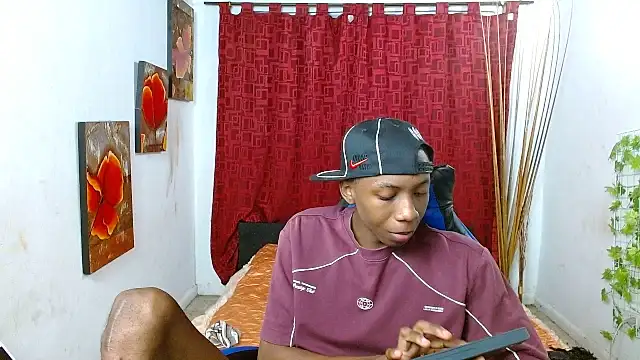 Snapshot of milo018 chatting on 06-03-26, 05:17 milo018 online show from 06-03-26, 05:17