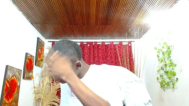 Snapshot of milo018 chatting on 02-25-26, 09:14 milo018 online show from 02-25-26, 09:14