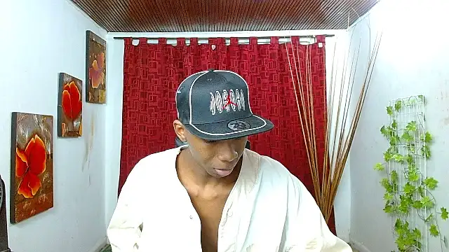 Snapshot of milo018 chatting on 04-22-26, 09:27 milo018 online show from 04-22-26, 09:27