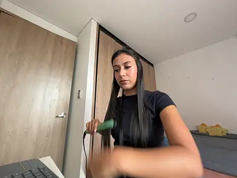 Tifqueen online show from 04-17-26, 06:44