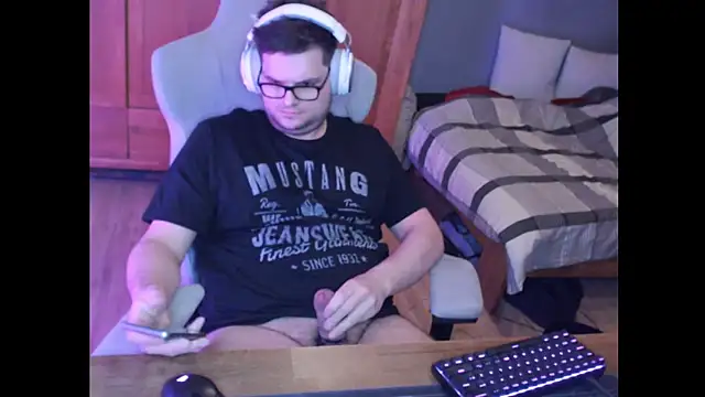 Whyteshadow4235 online show from 02-19-26, 08:39