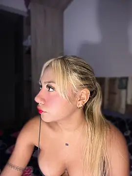 Dulce Sofi  online show from 05-28-26, 03:36