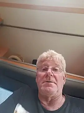 olivbisoumis online show from 05-18-26, 04:34
