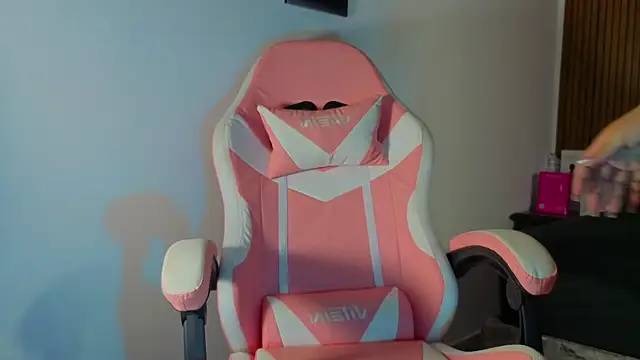 Sophiexx  online show from 04-07-26, 01:57