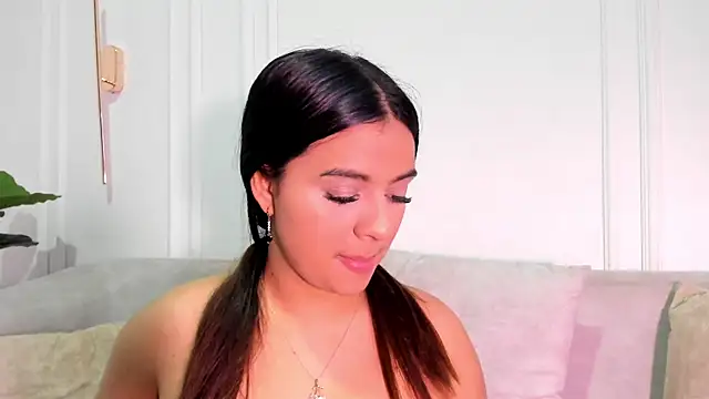 Snapshot of DulceQueen1 chatting on 04-12-26, 02:09 DulceQueen1 online show from 04-12-26, 02:09