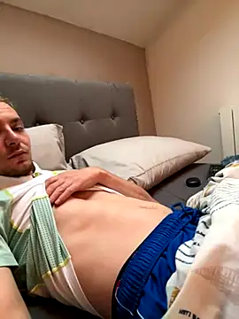 Snapshot of Crevette311 chatting on 11-16-25, 03:39 Crevette311 online show from 11-16-25, 03:39