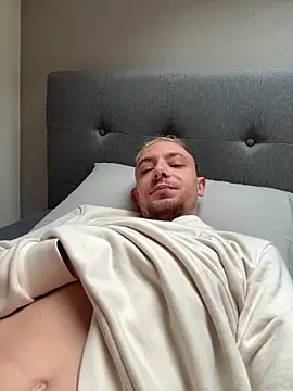 Snapshot of Crevette311 chatting on 11-20-25, 11:55 Crevette311 online show from 11-20-25, 11:55